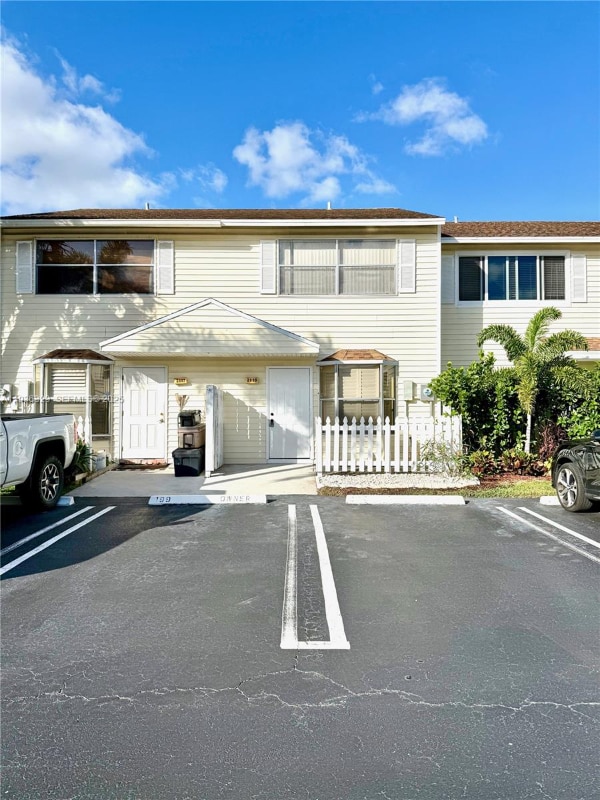 Photo - 2699 NE 15th St