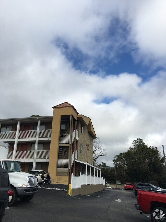 Building Photo - 1/1 Overlooking Doak Campbell Stadium @ Se... Rental