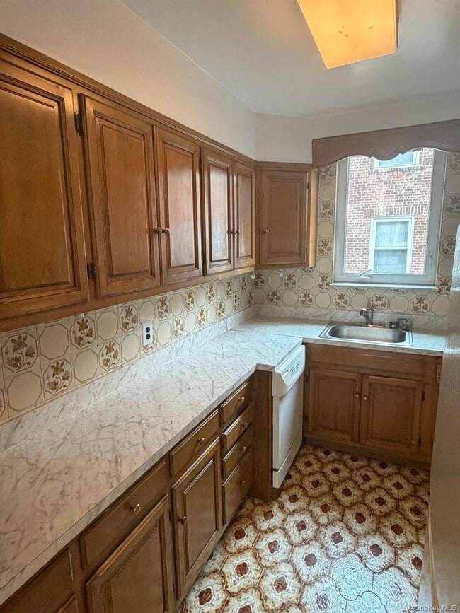 Photo - 37 Courter Ave