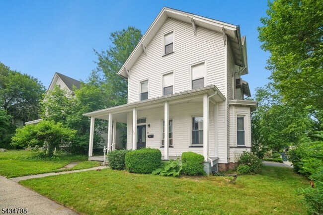 Photo - 102 2nd St