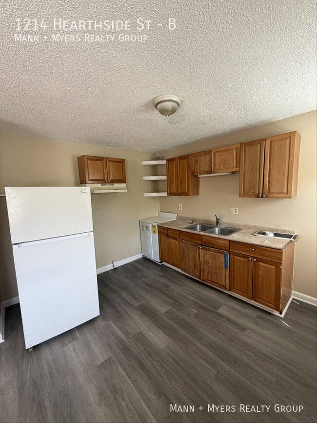 Building Photo - 1214 Hearthside St Unit B