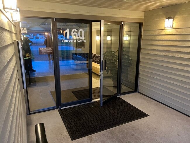 160-160 Vancouver Ave