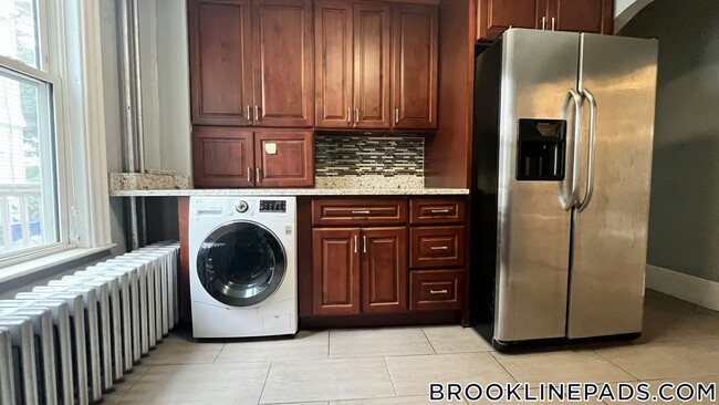 Photo - 66 University Rd Unit 1