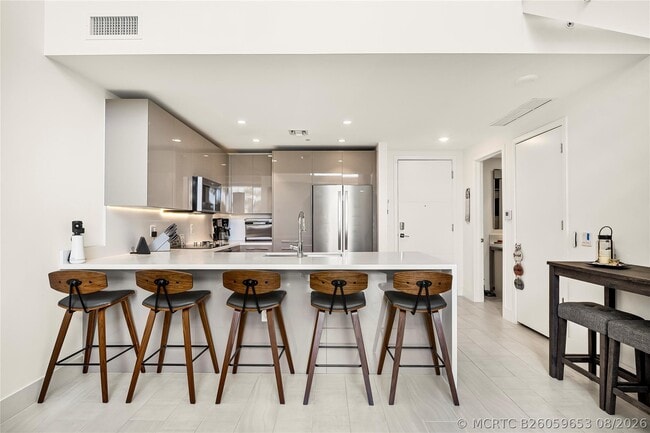 2000 Metropica Wy Unit 216