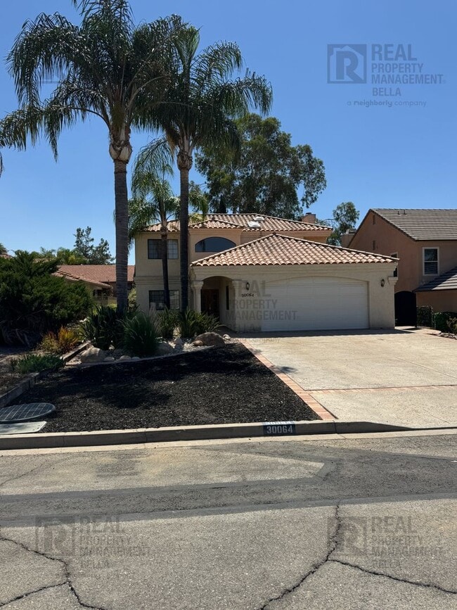 Waterfront Living in Canyon Lake! - Waterfront Living in Canyon Lake! House