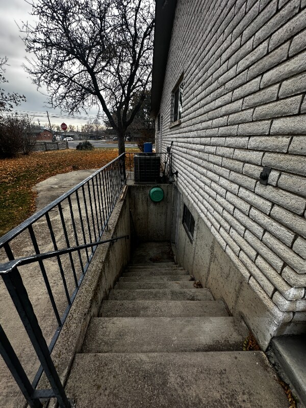 Photo - 310 400 N