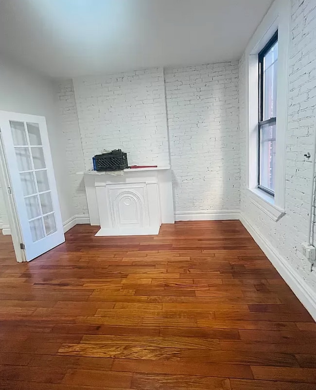 Photo - 241 W 11th St