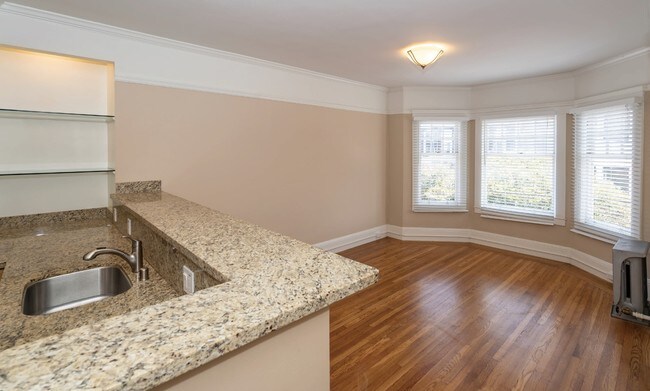 Living Room - 390 Bartlett St