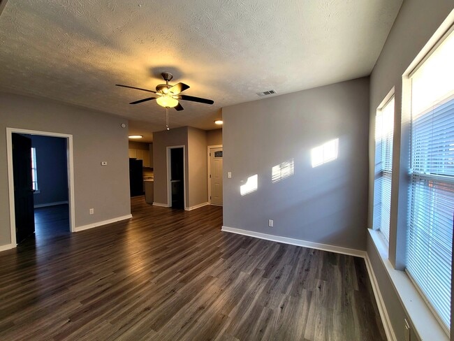 Photo - 423 Boulevard NE