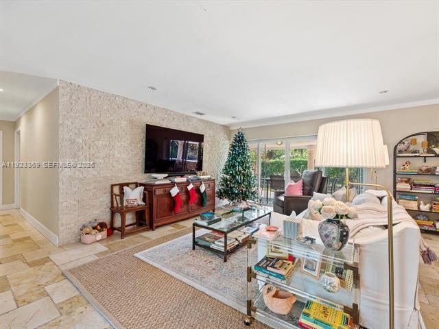 Photo - 6300 SW 48th St