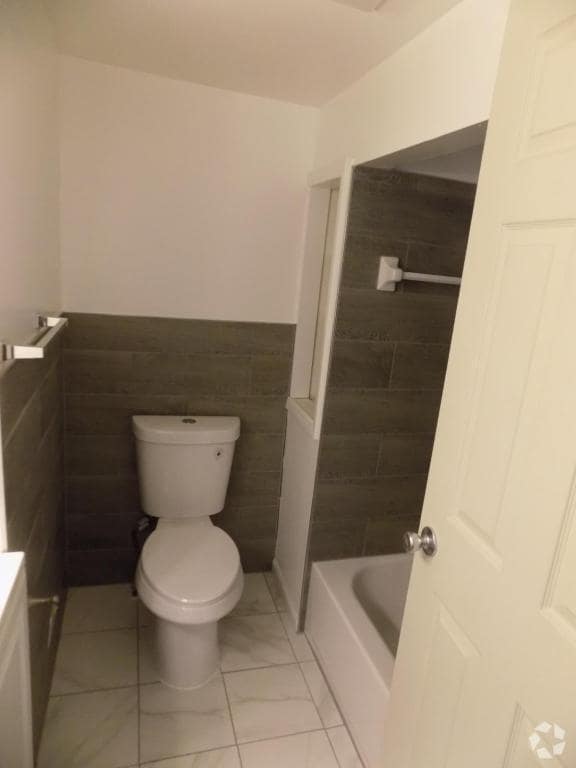 Building Photo - 24426 Columbus Ave Rental
