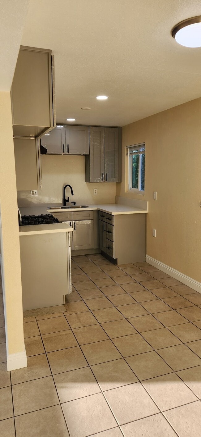 Photo - 1131 W Highland St Unidad E