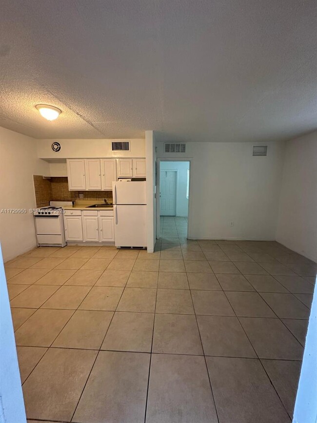 Photo - 101 NW 29th Ave Unit 7