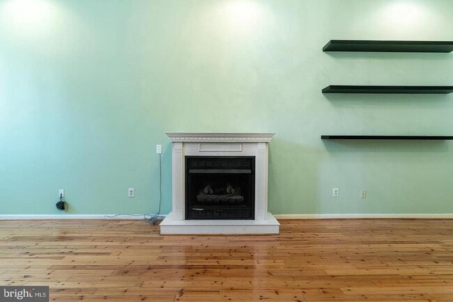 Building Photo - 1523 Green St Unit 1