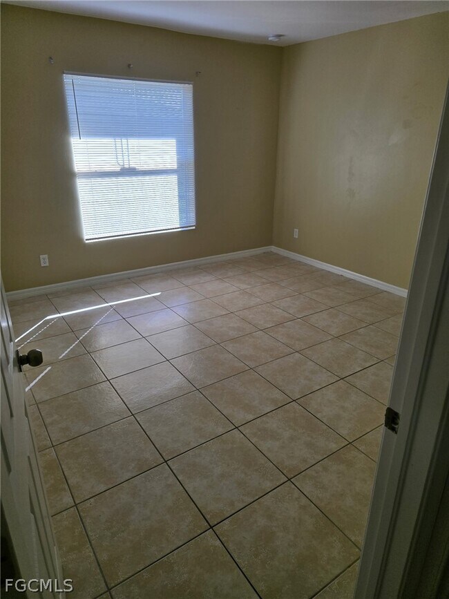 Photo - 2633 Sunniland Blvd