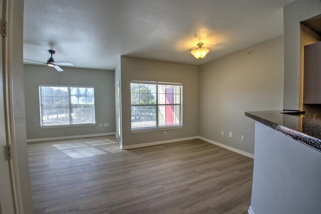 Photo - 2320 Gracy Farms Ln Unidad 1323