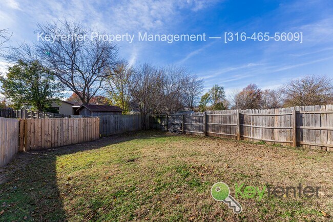 Photo - Beautiful 3 Bed 2.5 Bath townhome with easy commute anywhere in town!