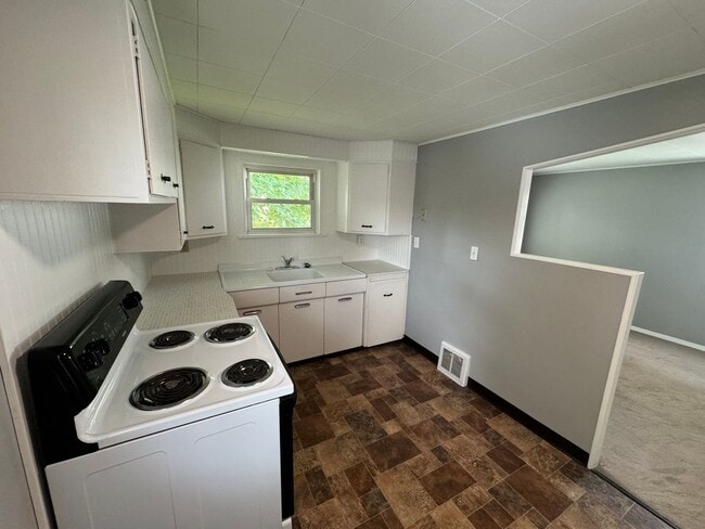 Photo - 517 Liberty St Unit Garage (REAR) Apt W77