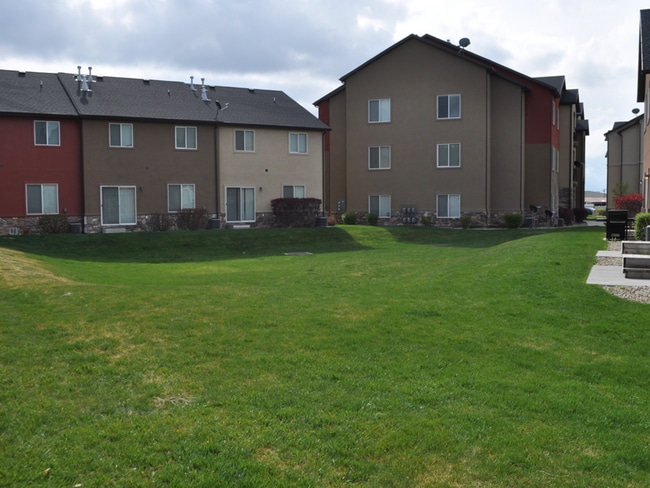 Photo - Spacious Pleasant Grove Townhome