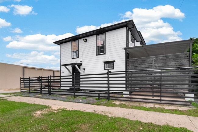 Photo - 2120 Fulton St