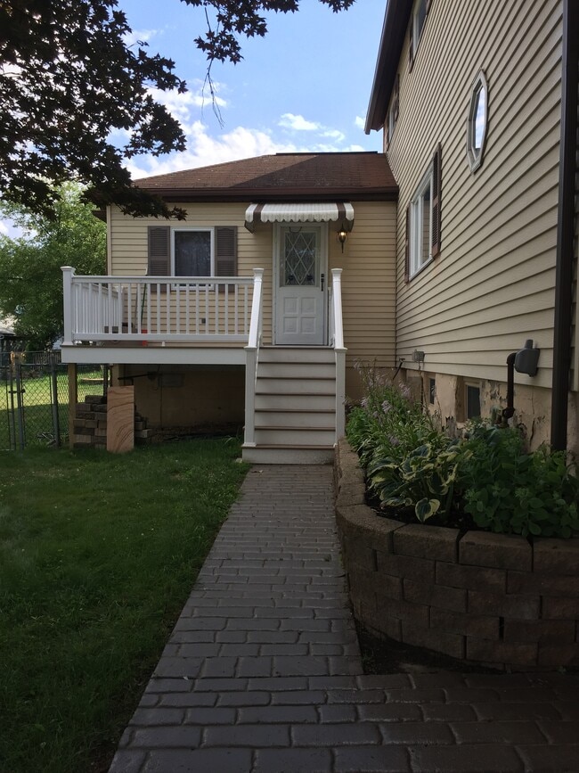 Photo - 741 Ferdinand St