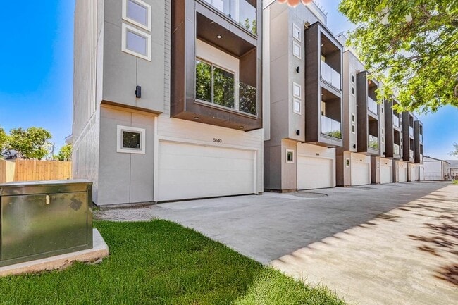 Photo - 5634 Dolores St