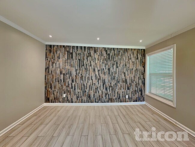Photo - 1806 Dalton Way