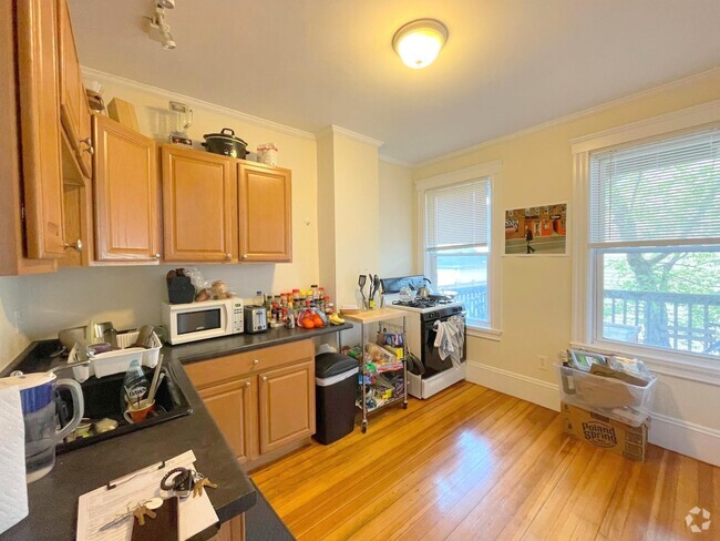 Building Photo - 68 Avon St Unit 2 Rental