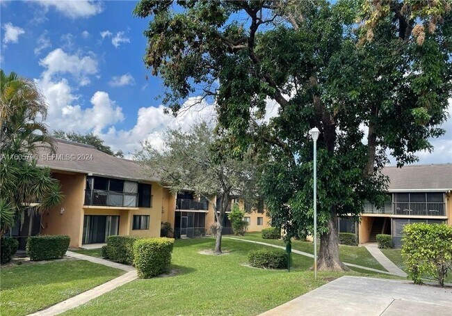 Building Photo - 5855 Washington St Unit 97