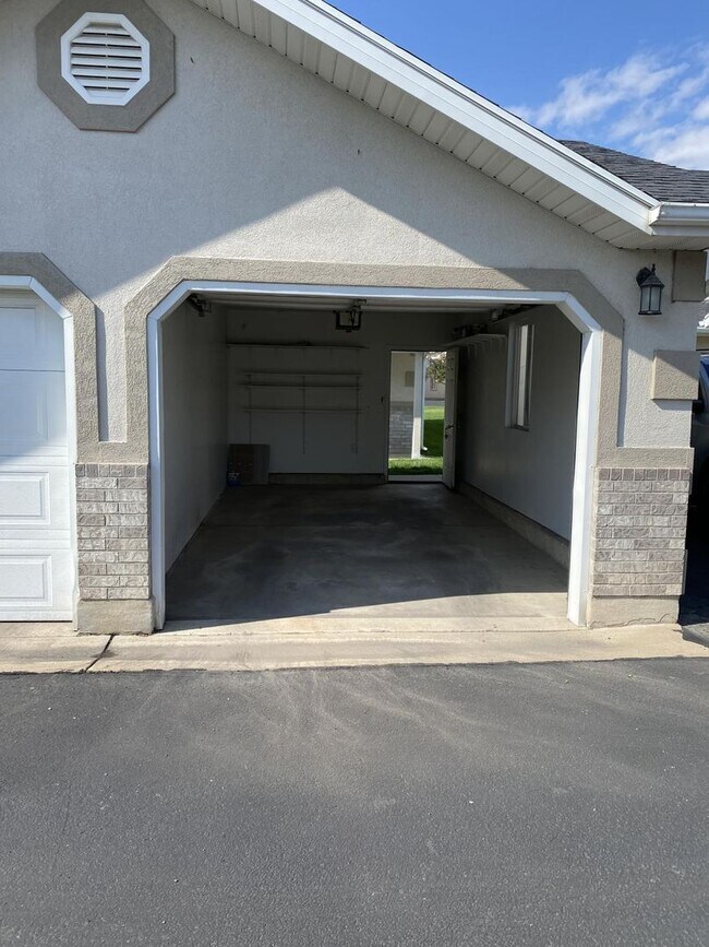 Photo - 1556 Talon Dr