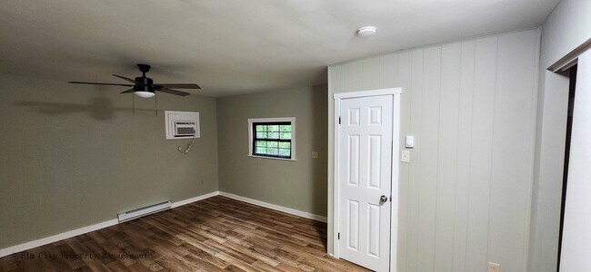 Photo - Newly Renovated 4-Bedroom Retreat on 12 Se... Unit 518 Kintner Rd