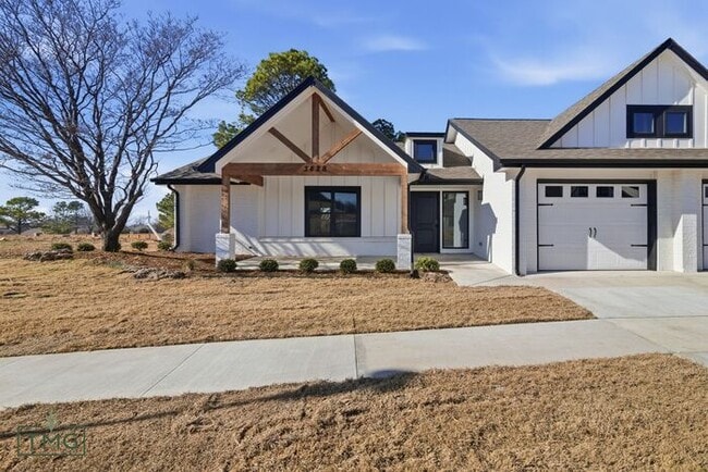 Building Photo - Newly remodeled duplex in Broken Arrow! Great location!