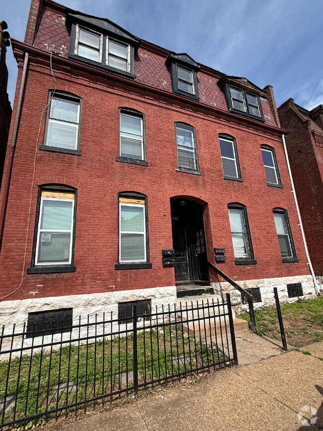 Building Photo - 2317 Indiana Ave Unit 2F Rental
