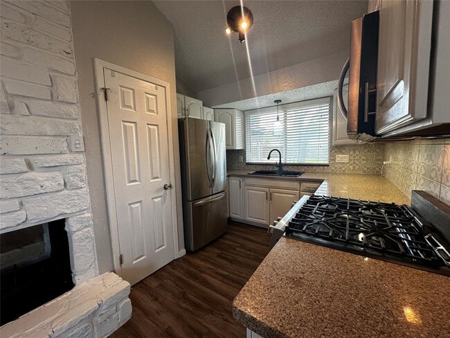 Photo - 504 Suzzane Rd