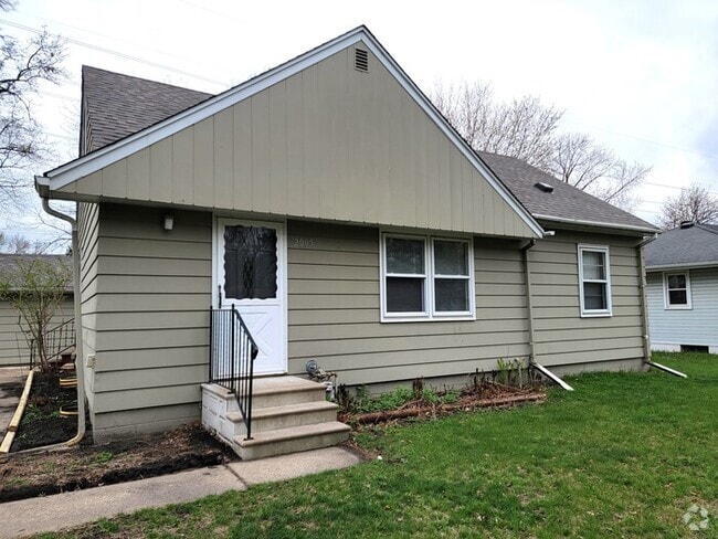 Building Photo - 2005 Longview- New Brighton Prime Location Rental