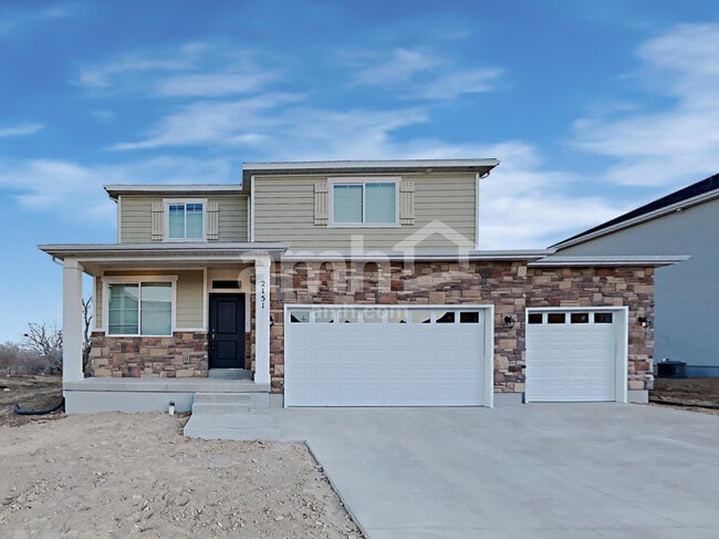 Building Photo - 2151 E Silverado Ln