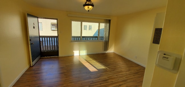 Photo - 1123 Chula Vista Ave Unit 5