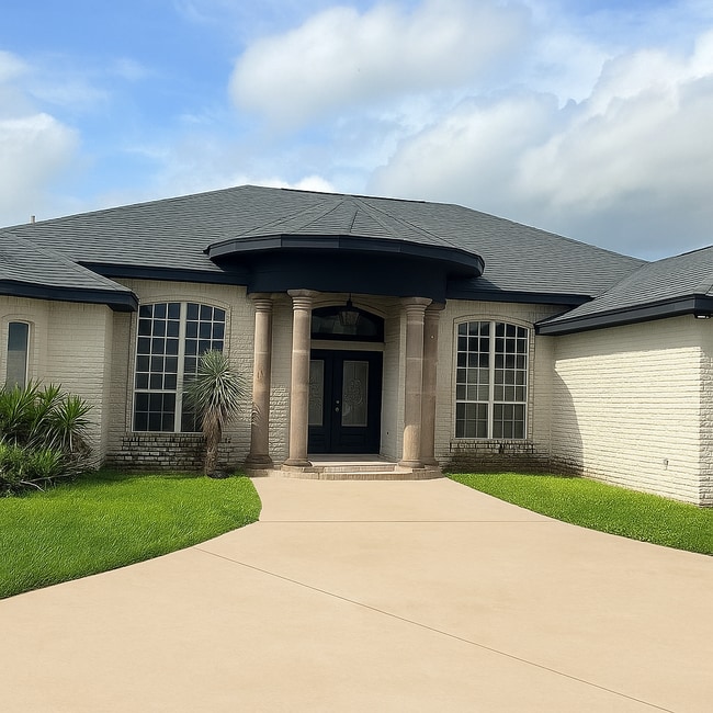 Building Photo - 420 W Palm Dr