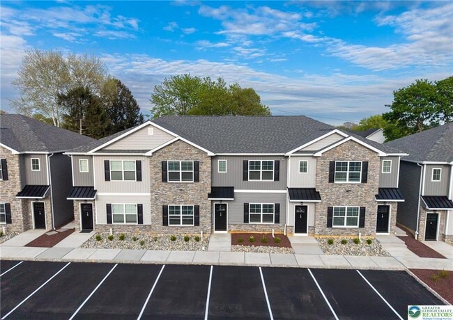 Photo - 1411 Greenview Dr