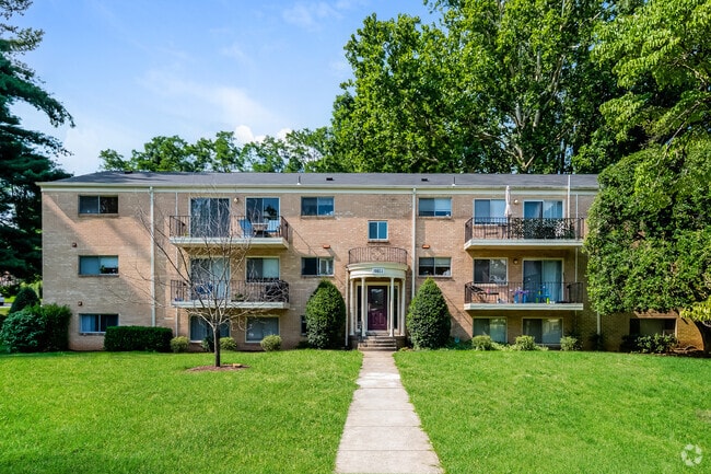 Building Photo - 10655 Montrose Ave Rental