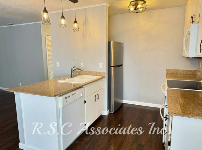 Building Photo - 2055 Amanda Way Unit 23