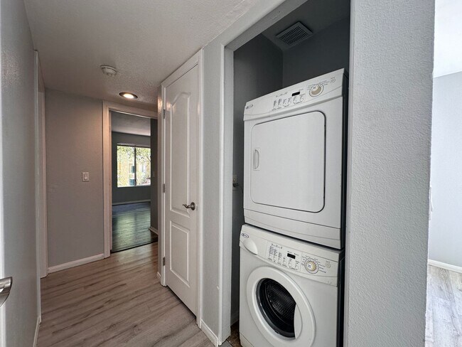 Photo - Updated 2 bed 2 bath Condo Unit 1096