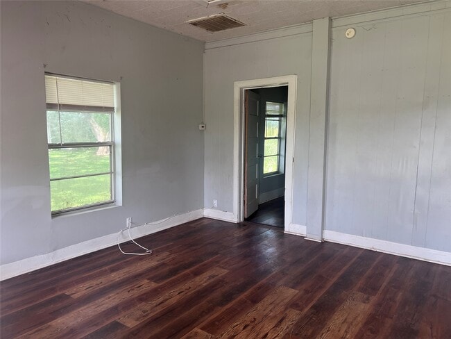 Photo - 613 Harrison Ln