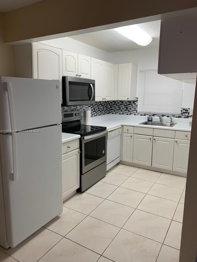 Building Photo - 4951 Wedgewood Way Unit 3 Rental