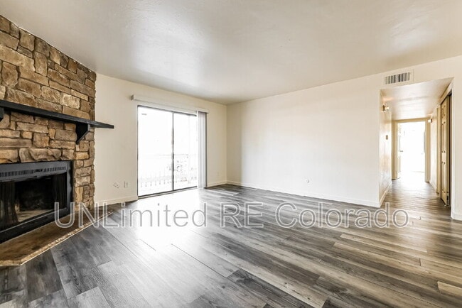 Photo - 18034 E Ohio Ave Unidad #102