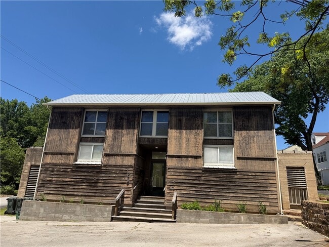 Building Photo - 978 Pollard Ave Unit 3