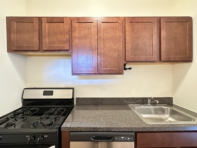 Photo - 742 W Cornelia Ave Unit 3E