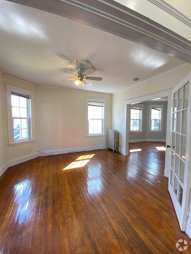 Building Photo - 44 Fairbanks St Unit 1 Rental