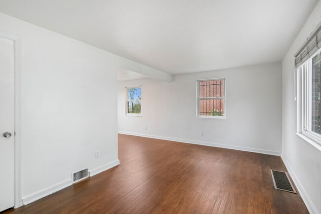 Photo - 5034 Ampere St