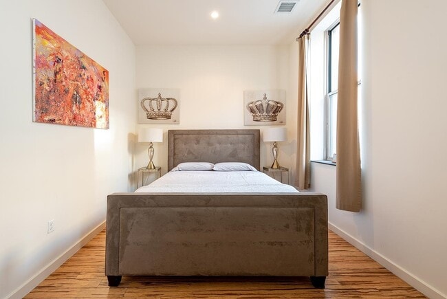 Photo - 232 PAVONIA Ave Unidad 308